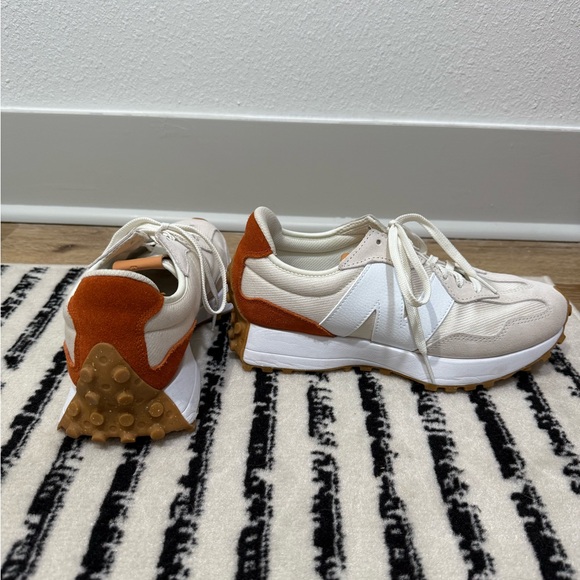 New Balance 327 - Picture 2 of 5